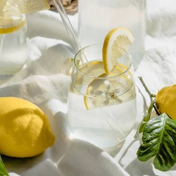 Czy picie wody z cytryną jest zdrowe?