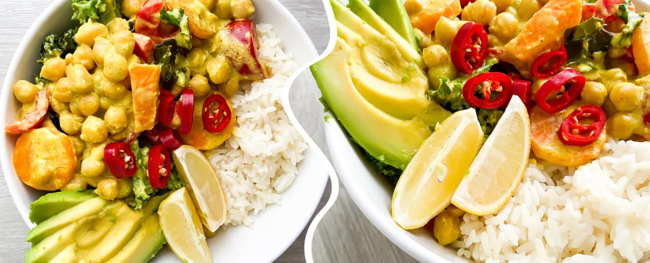 Curry z ciecierzycą, warzywami i ryżem