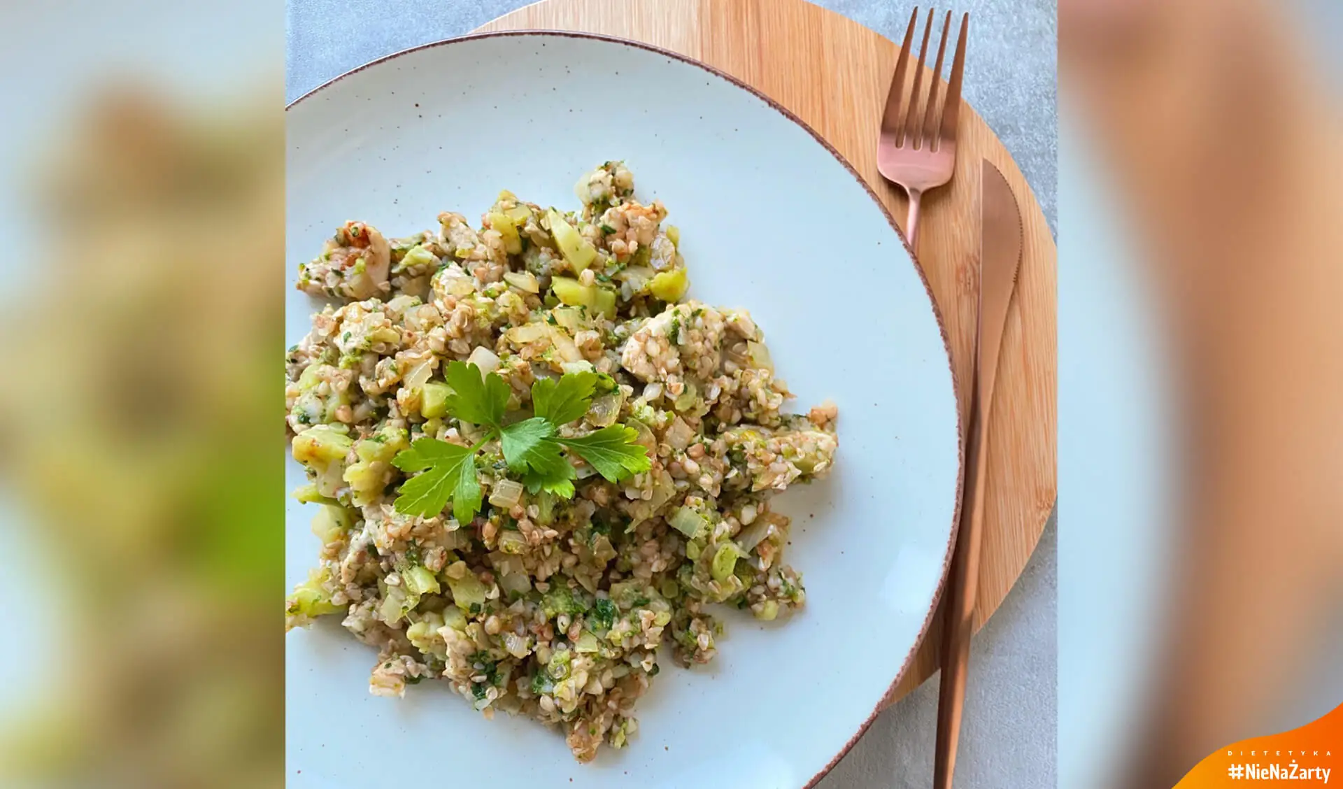 Kasza gryczana z kurczakiem, brokułami i szpinakiem