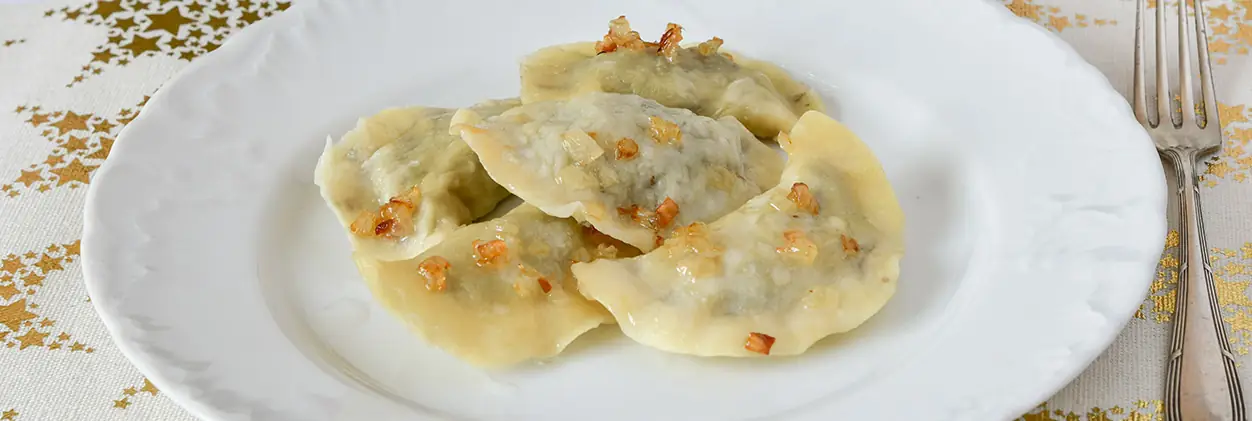 Orkiszowe pierogi z kapustą i grzybami