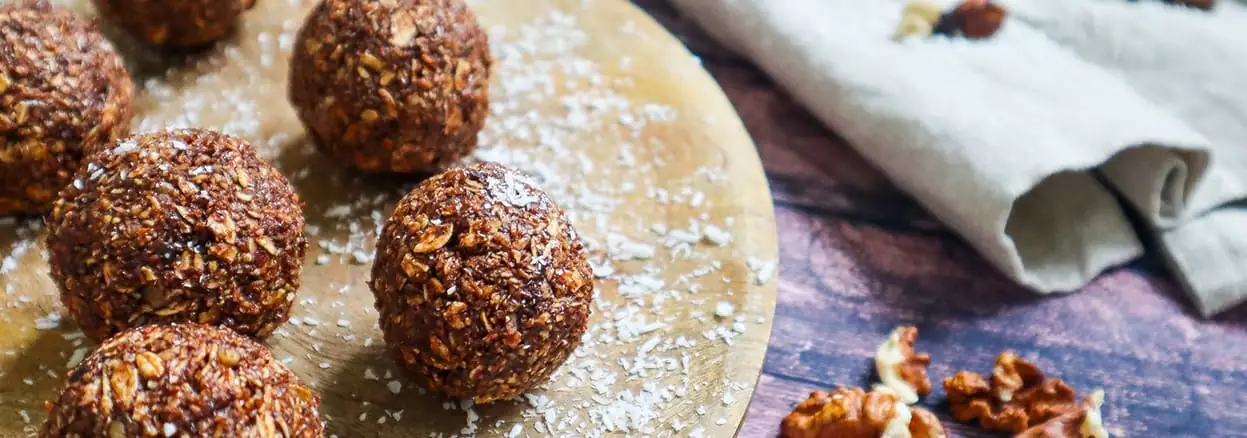 Zdrowe słodycze - przepis na kuleczki daktylowo-orzechowe