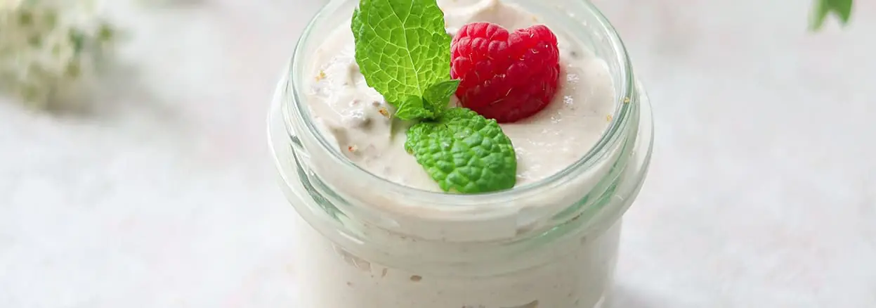 Fit słodycze - przepis na mini serniczek ciasteczkowy z malinami