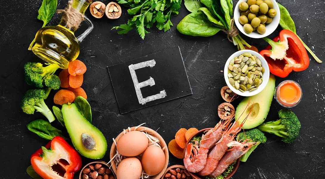 Różne dobre źródła witaminy E np. pestki dyni, awokado, oleje, brokuł
