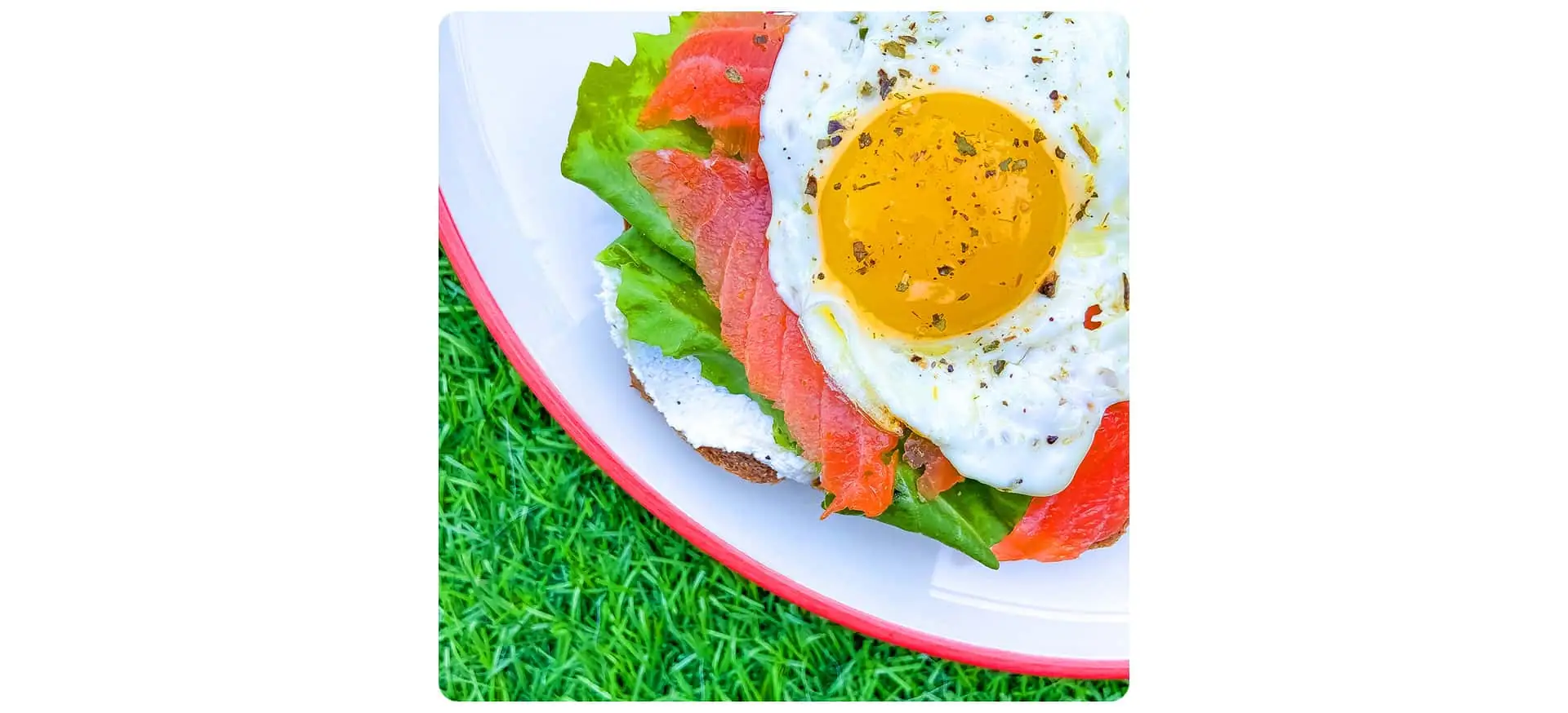 Tosty z łososiem i jajkiem sadzonym