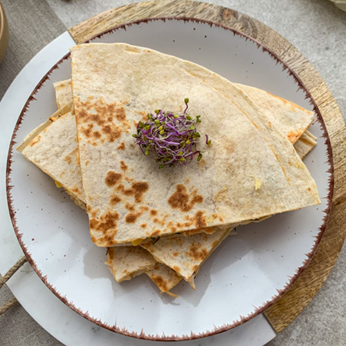 Quesadilla z kurczakiem i żółtym serem