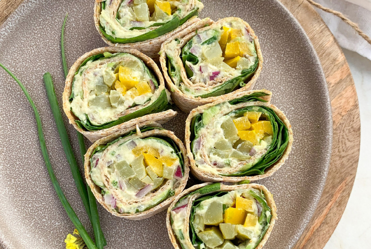 Tortilla z pastą z makreli i warzywami
