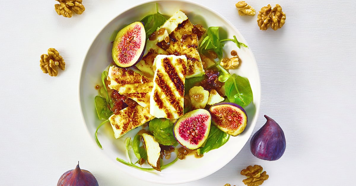 Sałatka z grillowanym halloumi, świeżymi figami i orzechami włoskimi