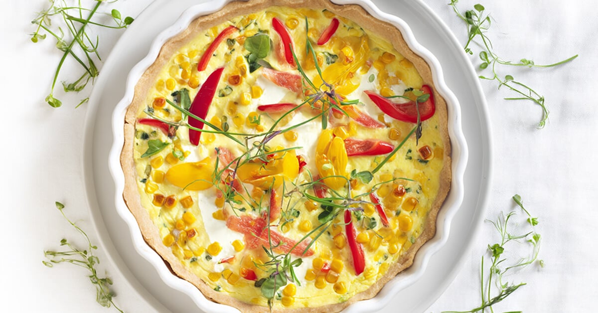 Wegetariański quiche z kukurydzą i papryką