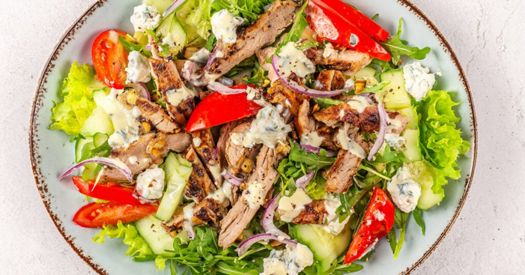 sałatka gyros z wieprzowiną