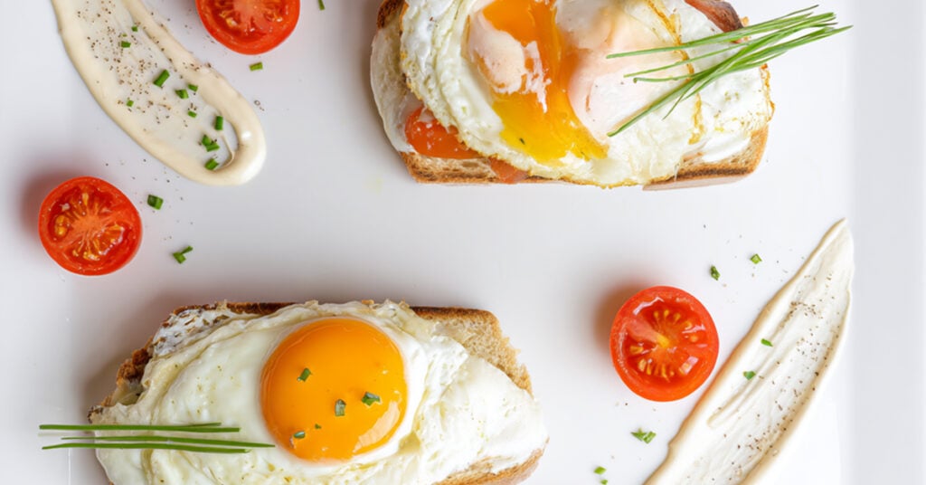 Kanapki z serem i jajkiem sadzonym