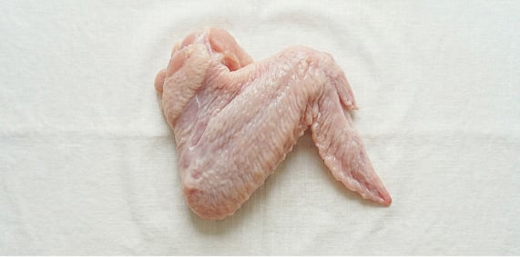 Mięso ze skrzydeł indyka ze skórą