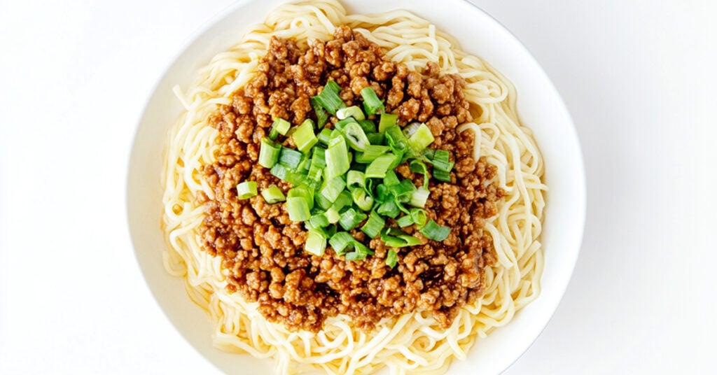 Noodle z mielonym mięsem drobiowym