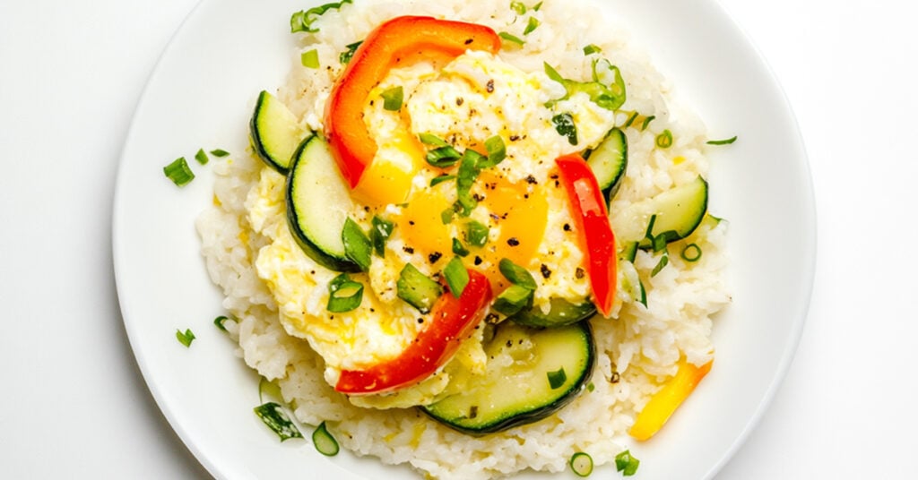 Ryż z jajkiem i warzywami