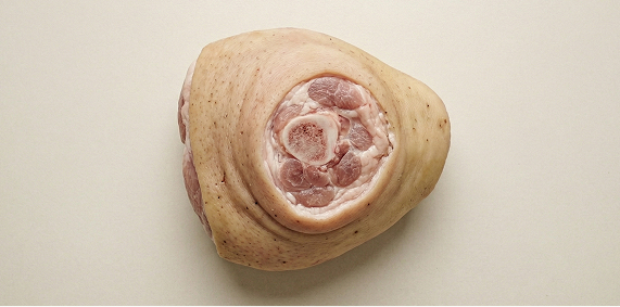 Wieprzowina golonka ze skórą