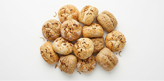 Bułki mieszane z cebulą