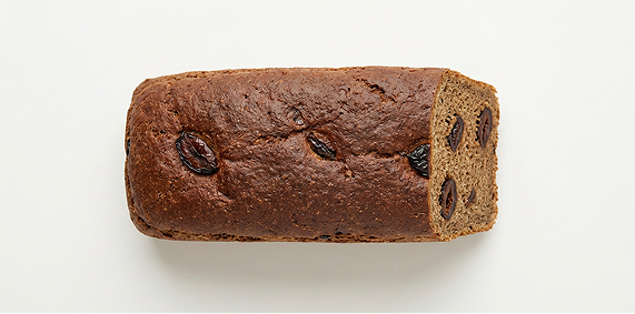 Chleb żytni razowy ze śliwką