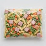 Mieszanka warzywna z makaronem i wędzonką wieprzową mrożona