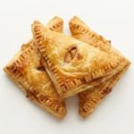 Rożki z ciasta francuskiego z jabłkami